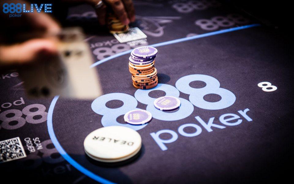 Покерный сайт 888Poker запущен в Италии